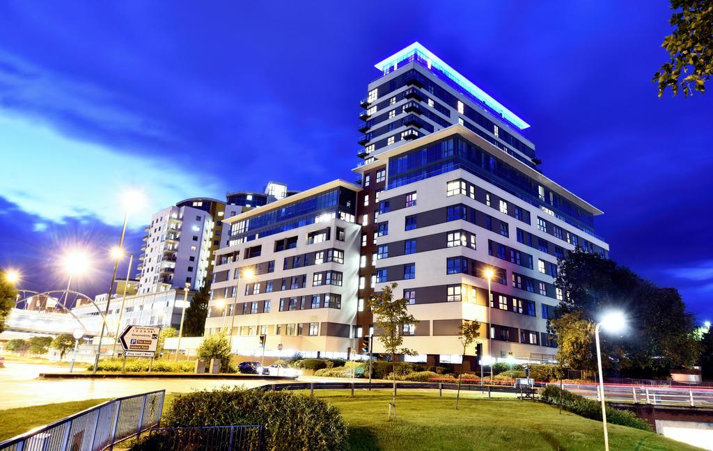 Linx Apartments Skyline Plaza Basingstoke Buitenkant foto